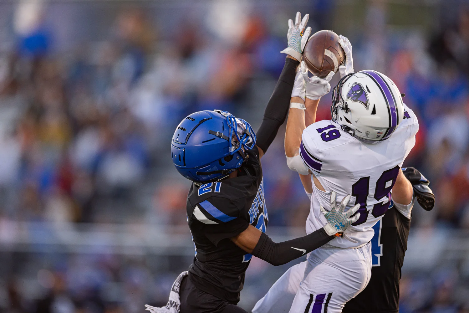 Buffalo WR going up for the ball among defenders